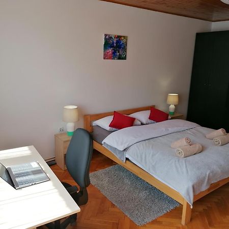 Cozy 1-Bdrm Apt In Dubec, Ideal For Work Or Study Sesvete Exterior foto
